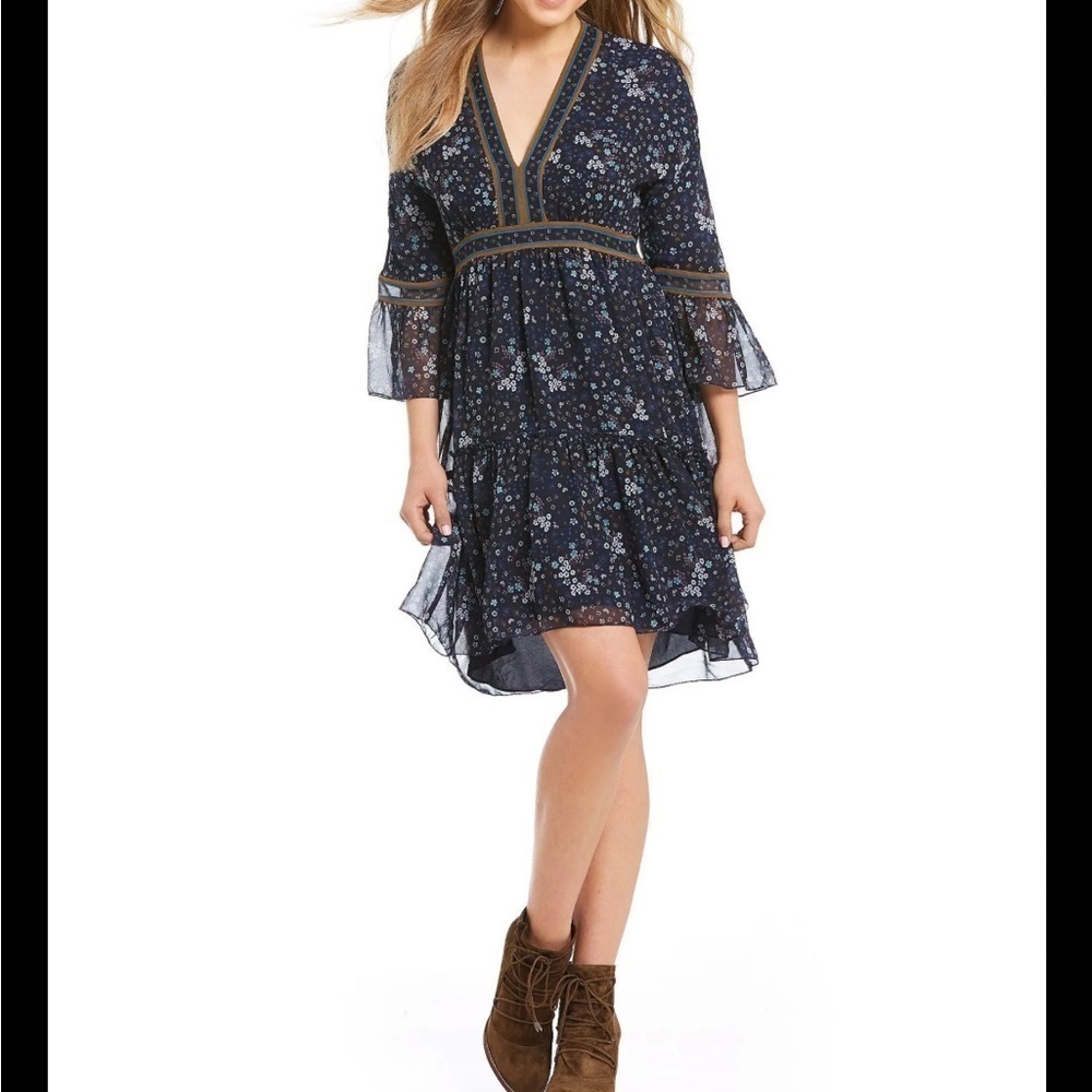 C&V Chelsea & Violet Bell Sleeve Smocked Floral Dress size XS